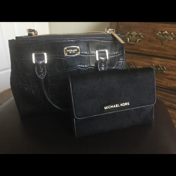 Black MK clutch(SOLD) - Picture 1 of 3